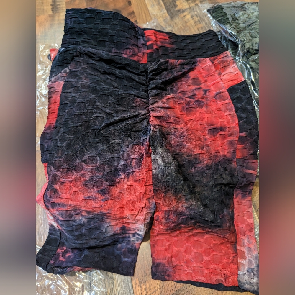 Red/Black Scrunchy Yoga Leggings